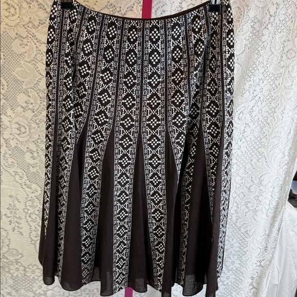 Ann Taylor Brown Embroidered Cotton Pleated A-Line Skirt – Size 4 - Picture 3 of 11